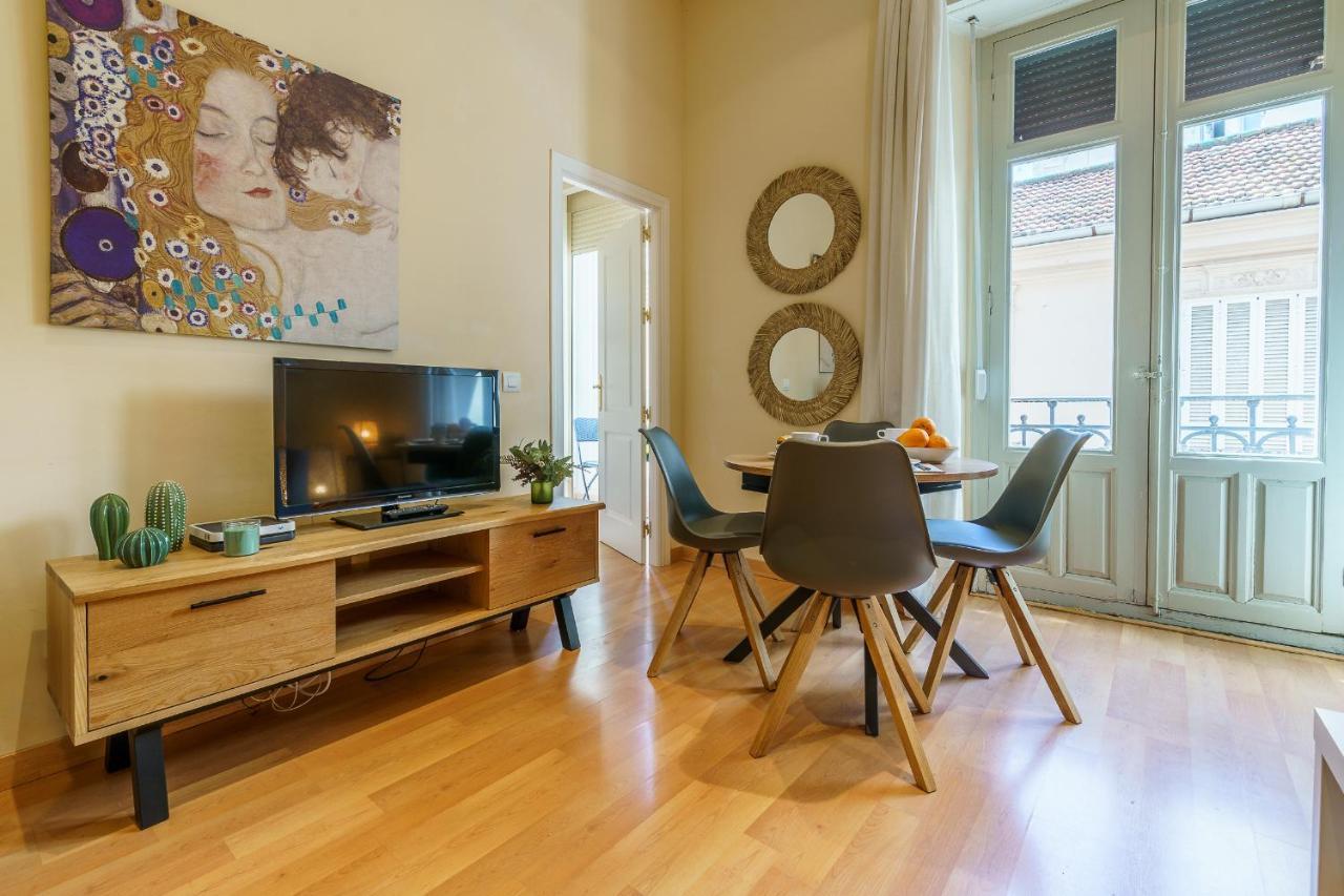 Bright Two-Bedroom Apartment In The Historic Center 말라가 외부 사진